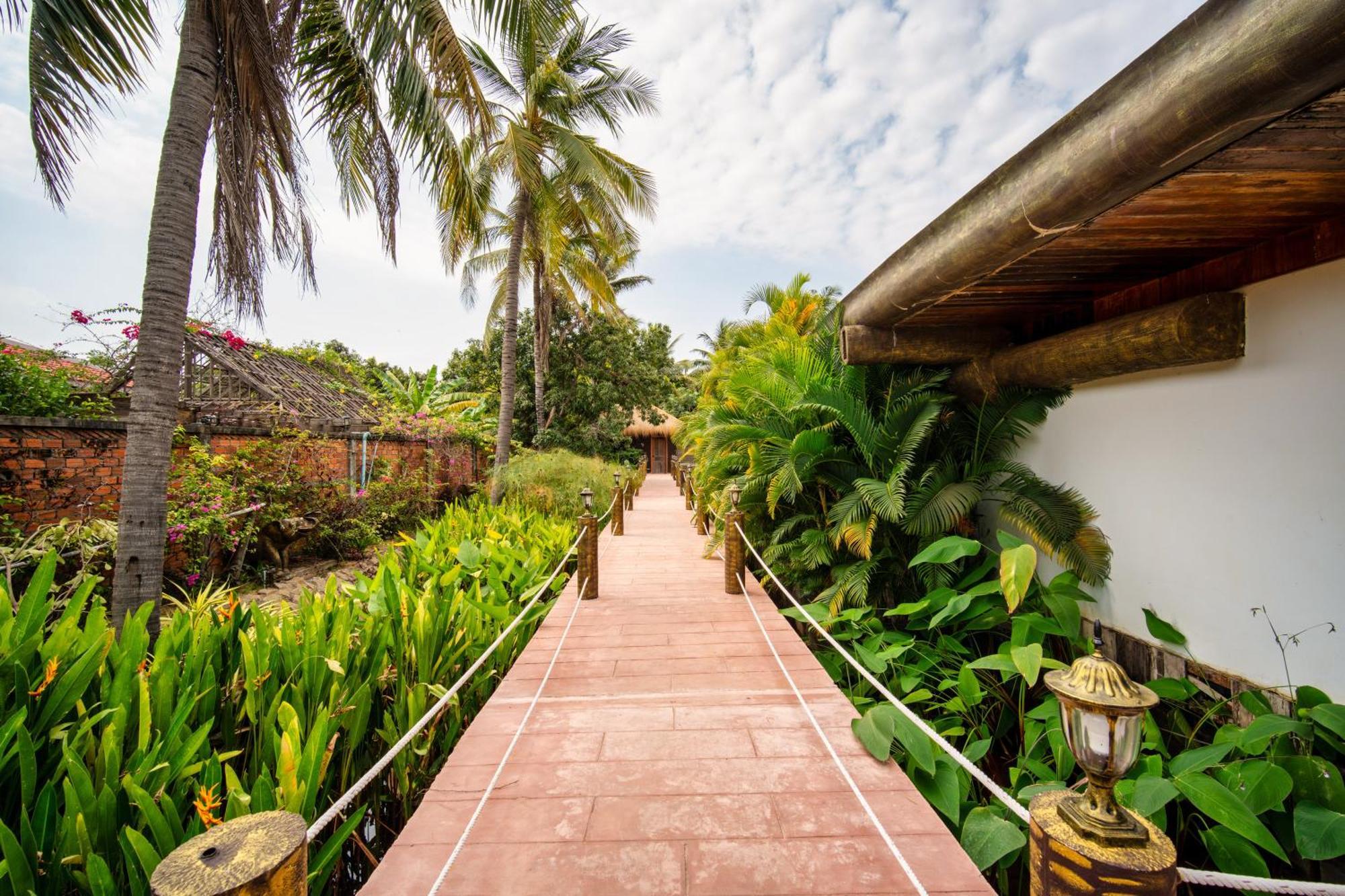 Authentic Khmer Village 5*